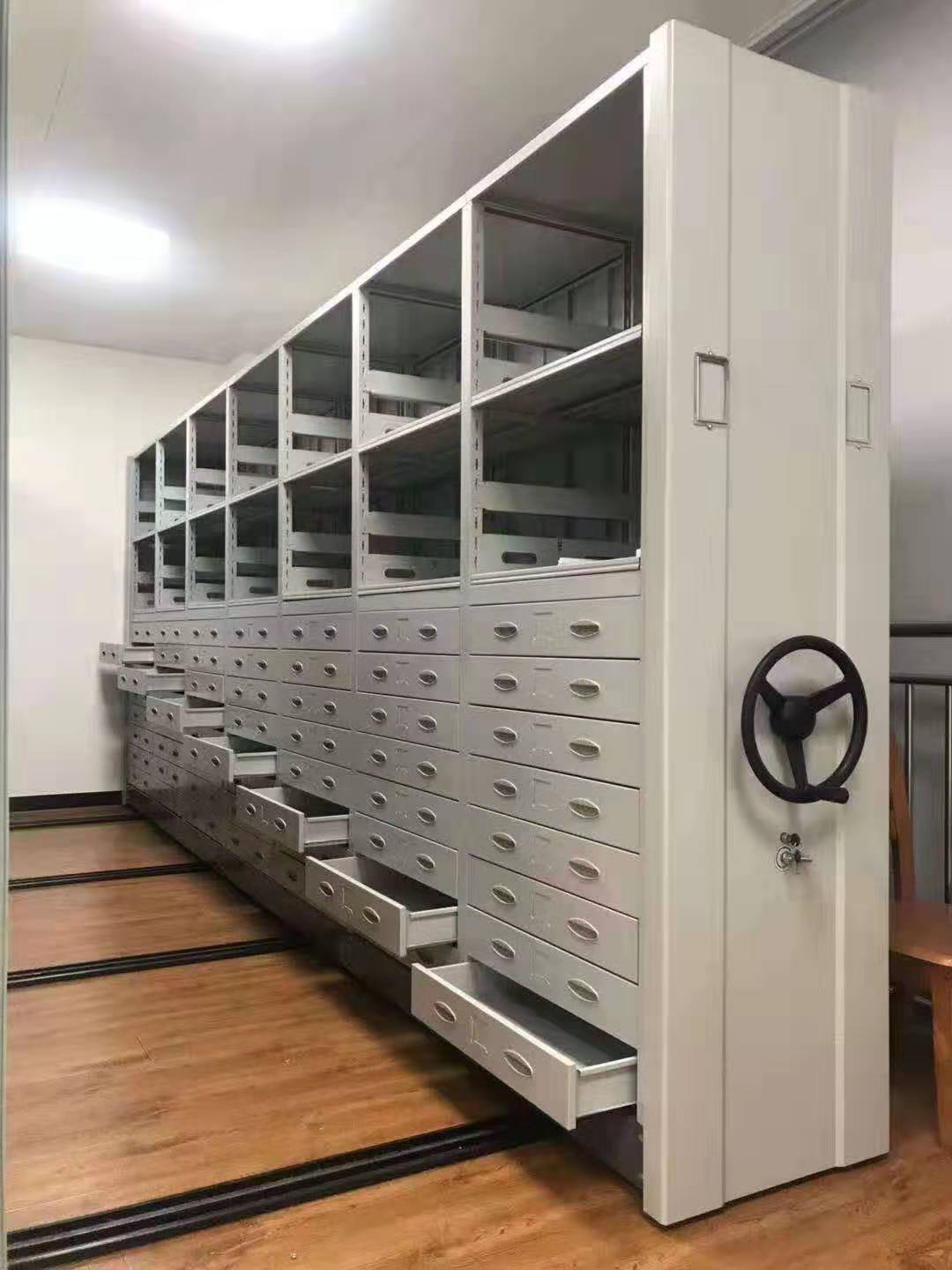 檔案密集(ji)架定做要選擇具(ju)備(bei)這三大(da)資(zi)質(zhi)的(de)廠(chǎng)傢(jia)
